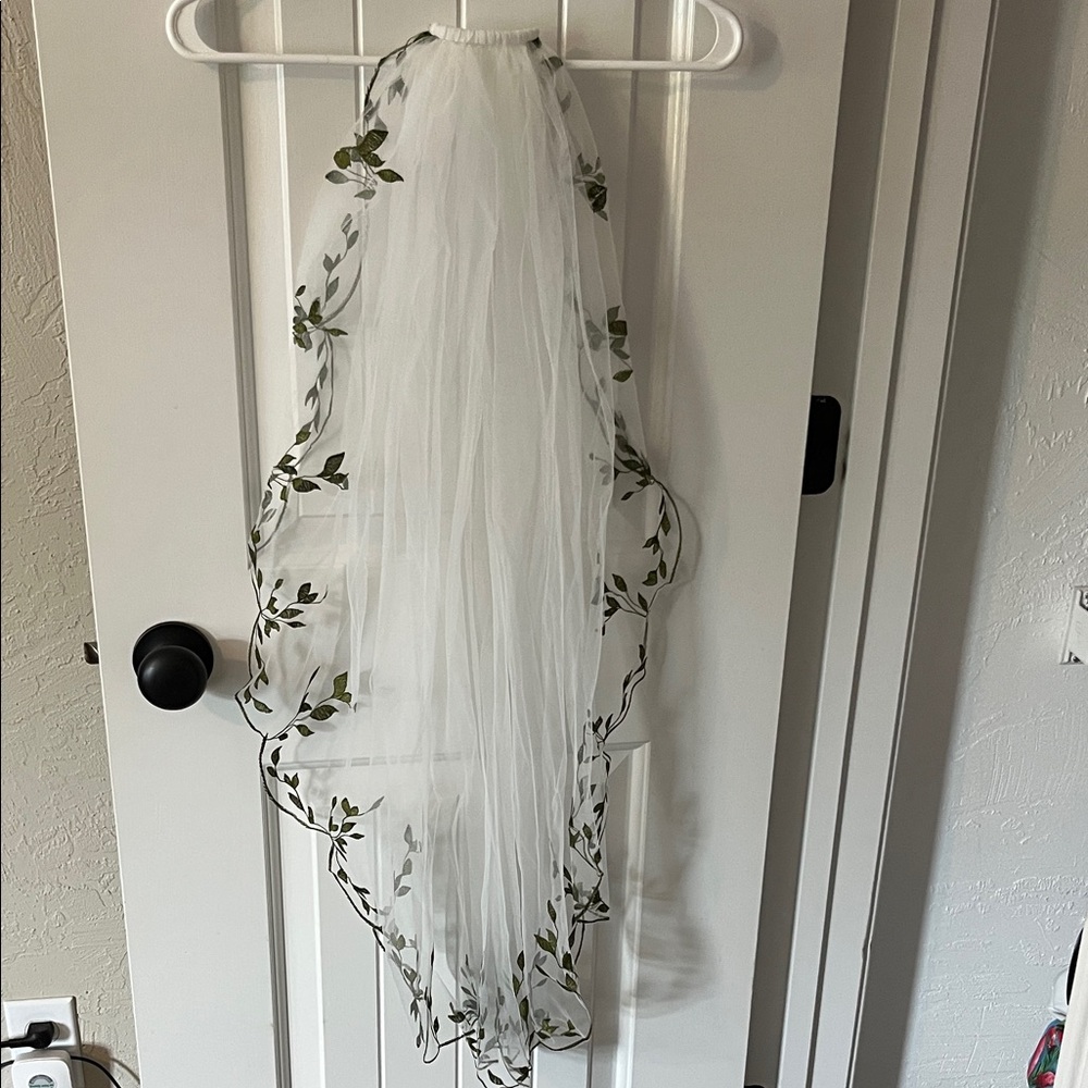 Elegant White Veil with Green Leaf Accents